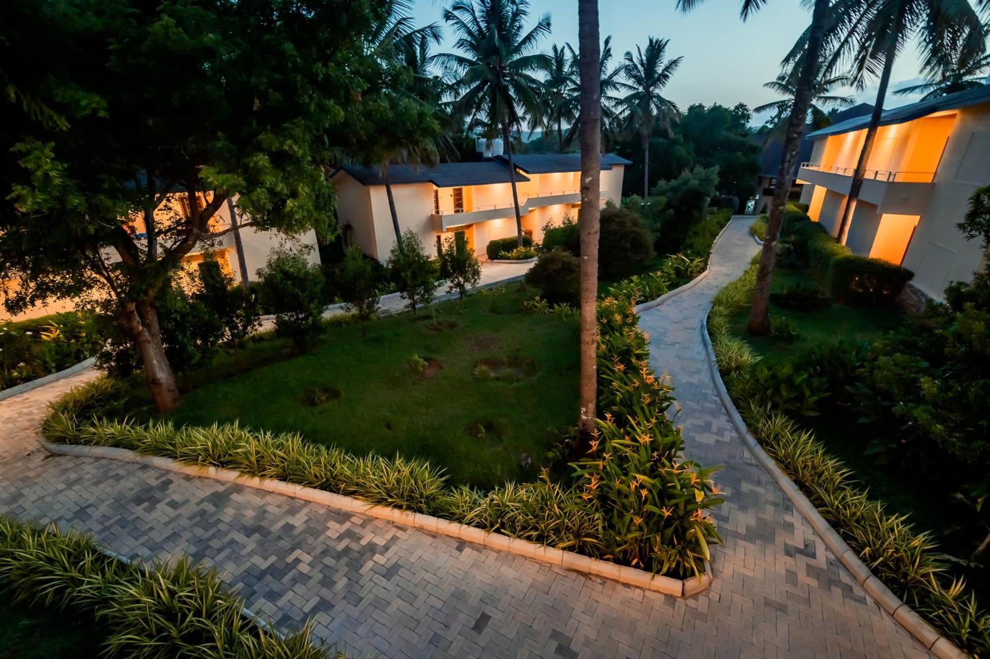 Commune18 Spa Resorts Chikmagalur Bagian luar foto